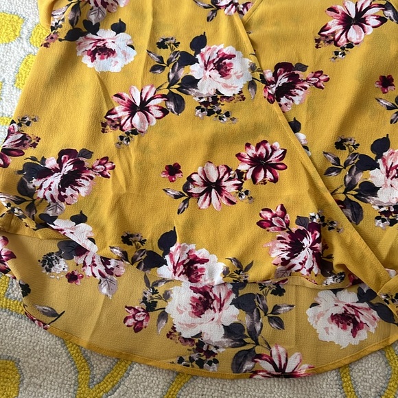 Like new! Summer Top. Sz L - Picture 2 of 6